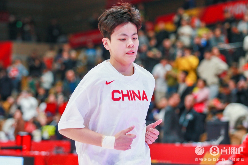 FIBA发问:作为WCBA历史首位00后FMVP 杨舒予亚洲杯场均多少分?