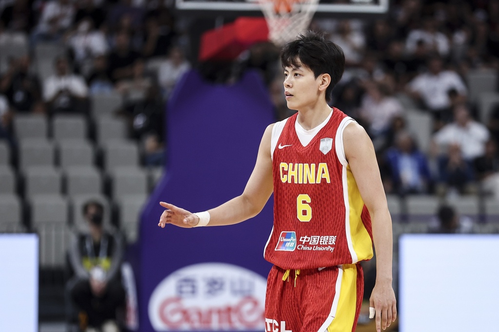 杨舒予:我作为2号位要有更多的得分方式 继续发扬快攻反击特点