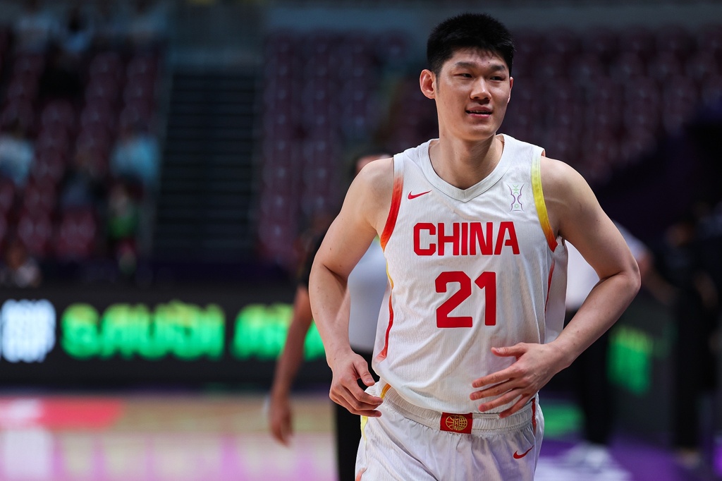 曾令旭:怎么解说一直强调胡金秋矮啊?杨瀚森效果都不见得这么好